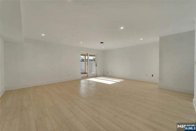 432 Stillwell Avenue A, Fort Lee, NJ 07024