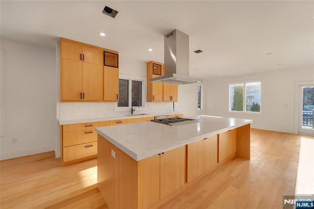 432 Stillwell Avenue A, Fort Lee, NJ 07024