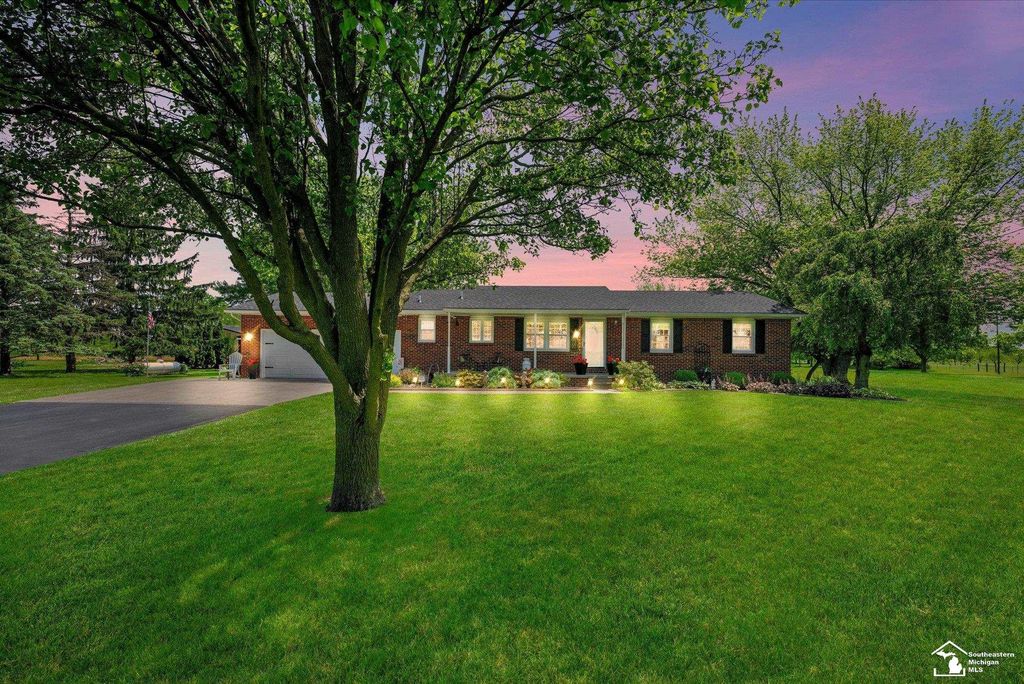 2205 Lotus Drive, Erie, MI 48133