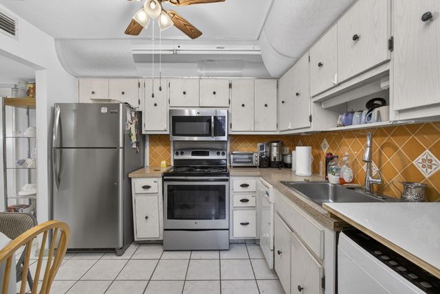 71 Plymouth I, West Palm Beach, FL 33417