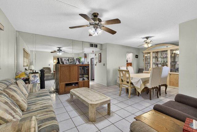 71 Plymouth I, West Palm Beach, FL 33417