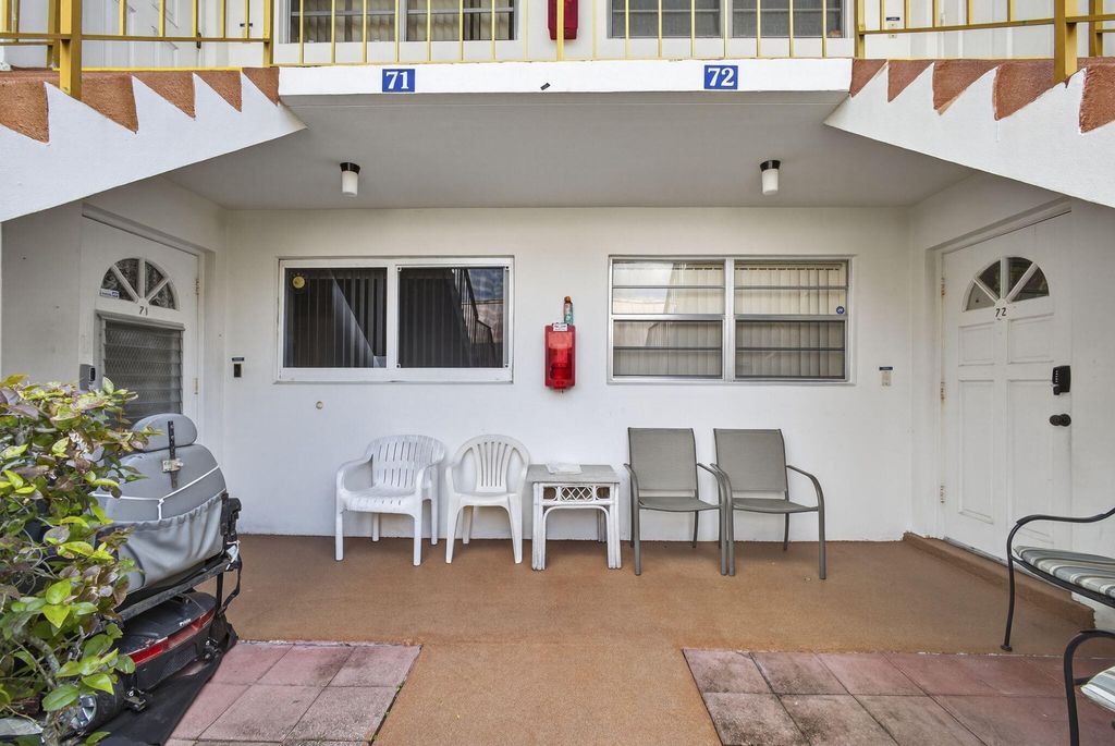 71 Plymouth I, West Palm Beach, FL 33417