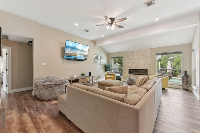 515 Twidwell DR, Dripping Springs, TX 78620