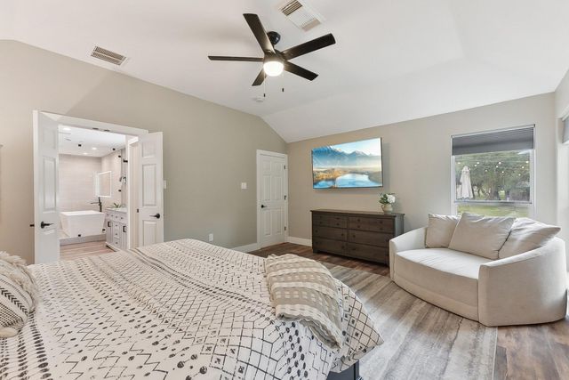 515 Twidwell DR, Dripping Springs, TX 78620