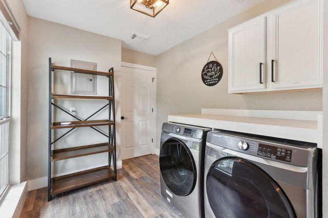 515 Twidwell DR, Dripping Springs, TX 78620