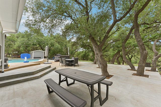 515 Twidwell DR, Dripping Springs, TX 78620