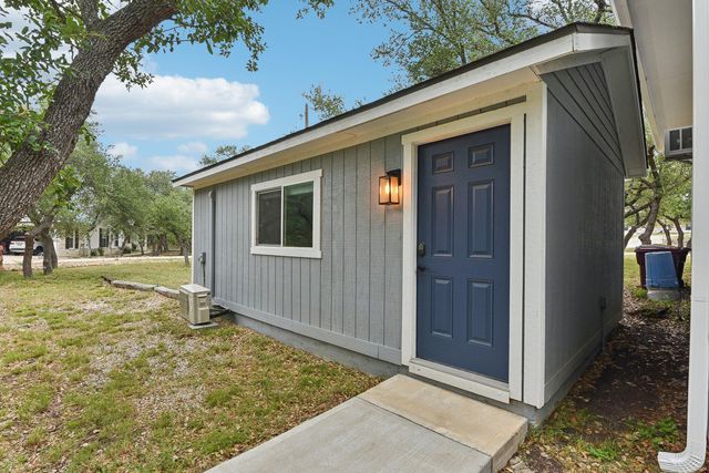 515 Twidwell DR, Dripping Springs, TX 78620