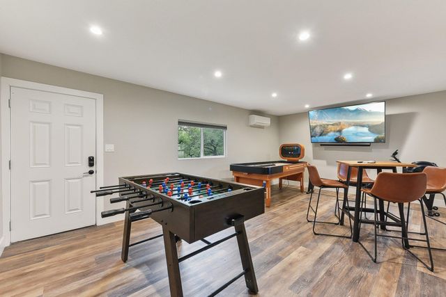 515 Twidwell DR, Dripping Springs, TX 78620