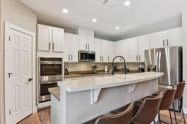 515 Twidwell DR, Dripping Springs, TX 78620