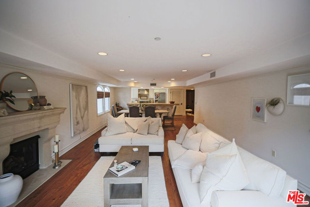 10390 La Grange Avenue PH3, Los Angeles, CA 90025