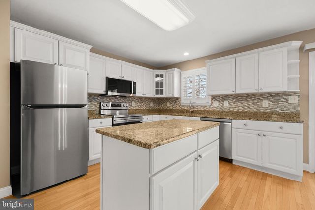 8229 BAYSIDE RD, Chesapeake Beach, MD 20732