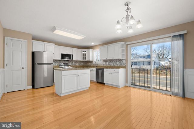 8229 BAYSIDE RD, Chesapeake Beach, MD 20732