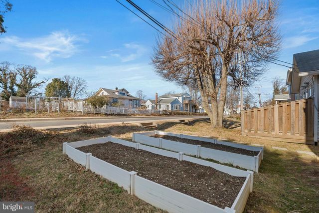 8229 BAYSIDE RD, Chesapeake Beach, MD 20732