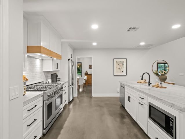 3761 W Alluvial Avenue, Fresno, CA 93711