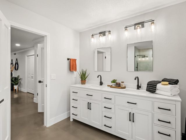 3761 W Alluvial Avenue, Fresno, CA 93711