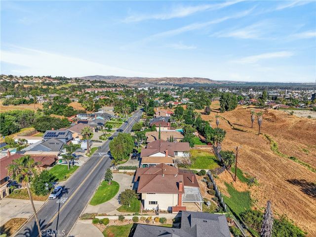 2021 Pine Crest, Corona, CA 92882