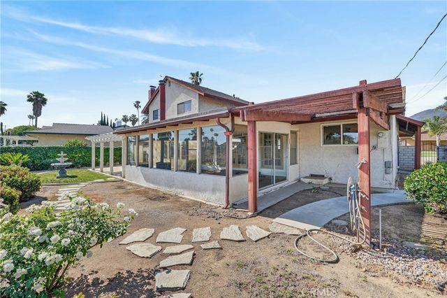 2021 Pine Crest, Corona, CA 92882