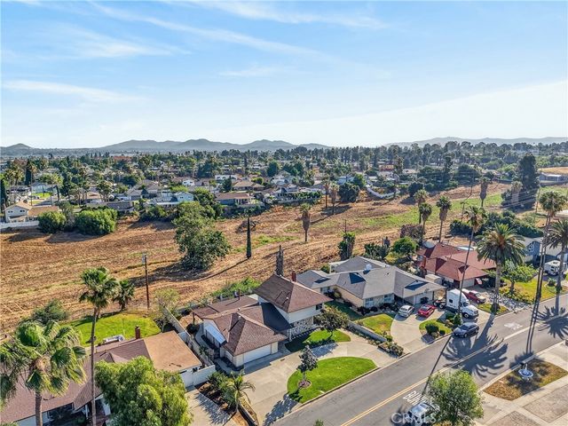 2021 Pine Crest, Corona, CA 92882