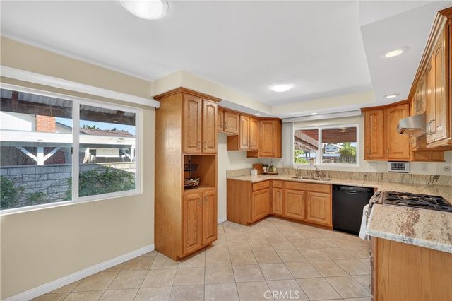 2021 Pine Crest, Corona, CA 92882