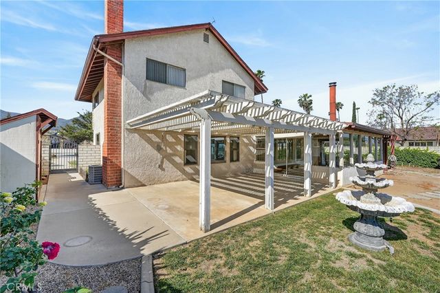 2021 Pine Crest, Corona, CA 92882