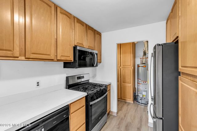 4 Hemlock Road, Howell, NJ 07731