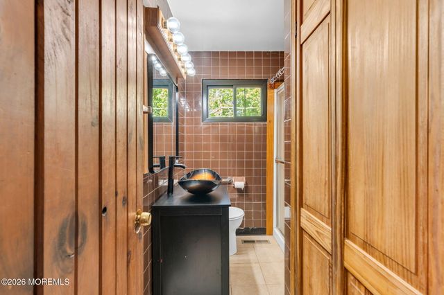 4 Hemlock Road, Howell, NJ 07731