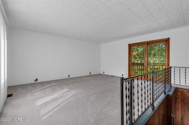 4 Hemlock Road, Howell, NJ 07731