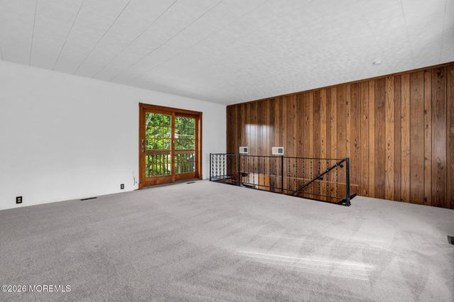 4 Hemlock Road, Howell, NJ 07731