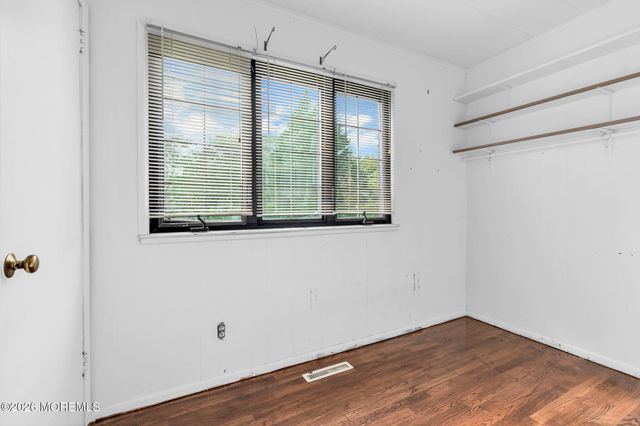 4 Hemlock Road, Howell, NJ 07731