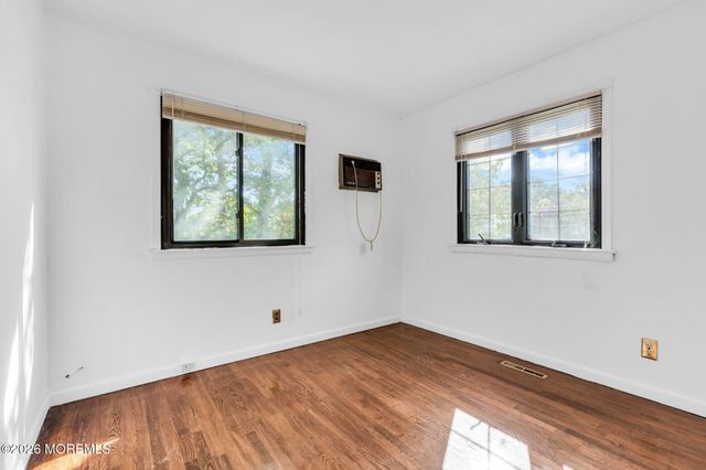 4 Hemlock Road, Howell, NJ 07731