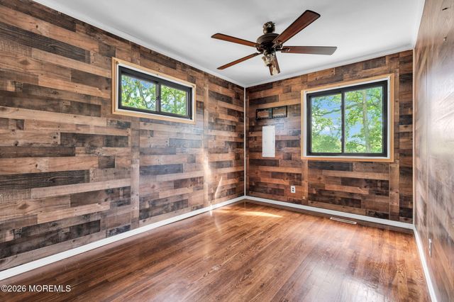 4 Hemlock Road, Howell, NJ 07731