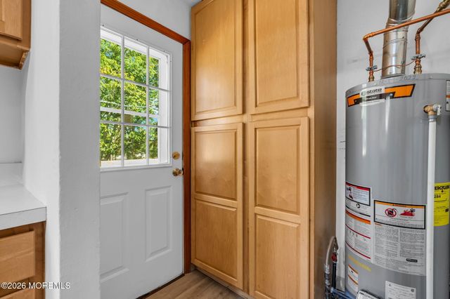4 Hemlock Road, Howell, NJ 07731