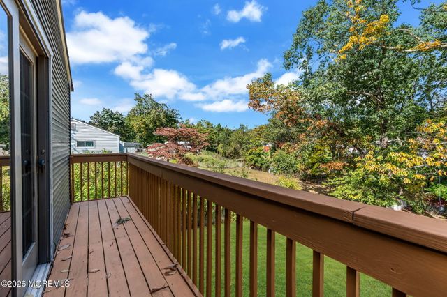 4 Hemlock Road, Howell, NJ 07731