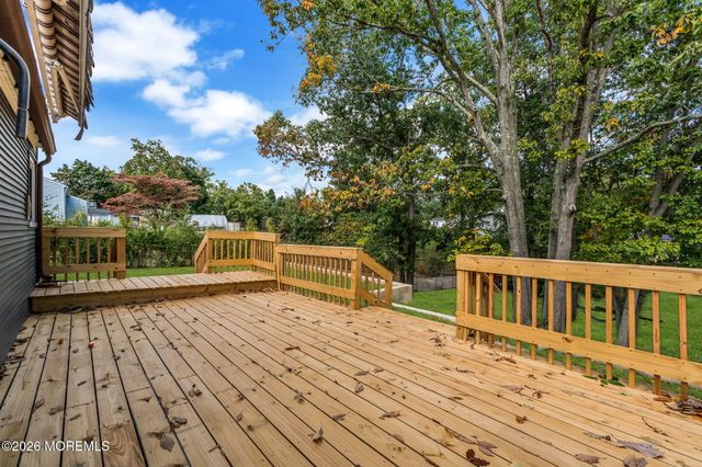 4 Hemlock Road, Howell, NJ 07731