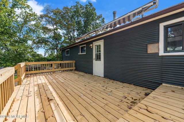 4 Hemlock Road, Howell, NJ 07731