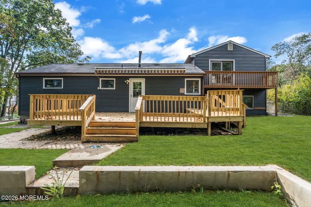 4 Hemlock Road, Howell, NJ 07731