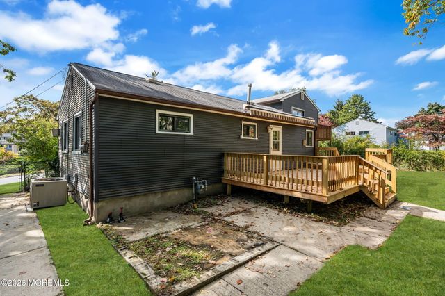 4 Hemlock Road, Howell, NJ 07731