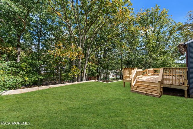 4 Hemlock Road, Howell, NJ 07731