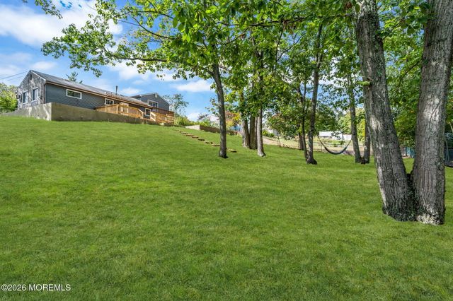 4 Hemlock Road, Howell, NJ 07731