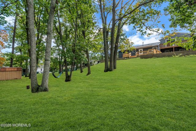 4 Hemlock Road, Howell, NJ 07731
