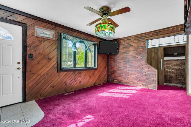 4 Hemlock Road, Howell, NJ 07731