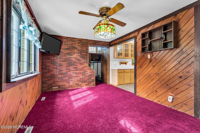 4 Hemlock Road, Howell, NJ 07731
