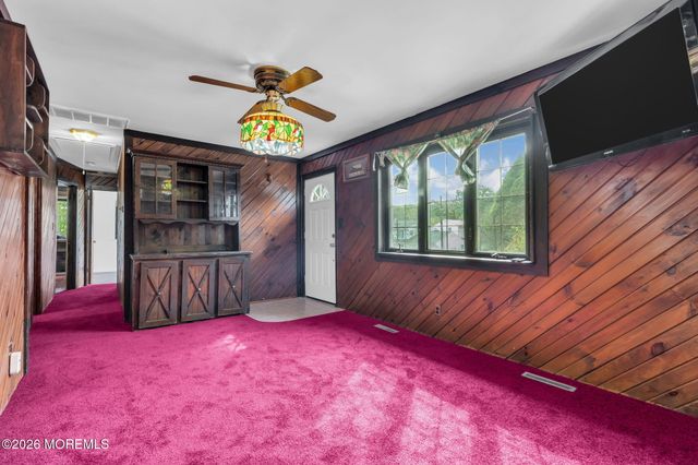 4 Hemlock Road, Howell, NJ 07731