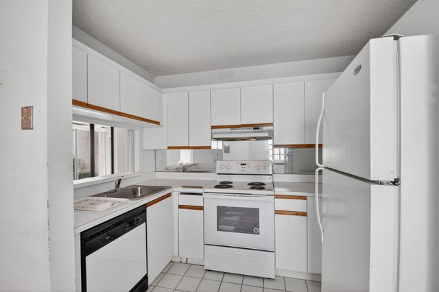 5395 Firenze Drive B, Boynton Beach, FL 33437