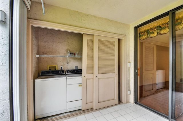 5395 Firenze Drive B, Boynton Beach, FL 33437