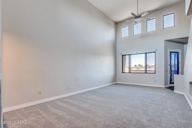 31 S Crown Plaza, Vail, AZ 85641