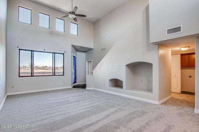 31 S Crown Plaza, Vail, AZ 85641