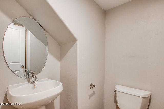 31 S Crown Plaza, Vail, AZ 85641