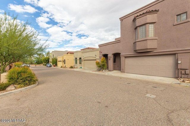 31 S Crown Plaza, Vail, AZ 85641