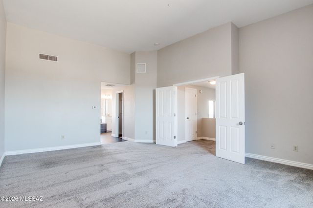 31 S Crown Plaza, Vail, AZ 85641